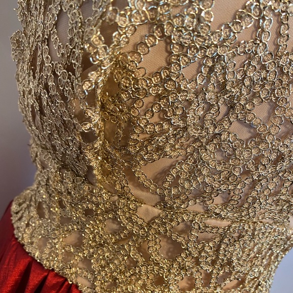 B. Smart red & gold dress. Size 7/8 - Picture 4 of 8